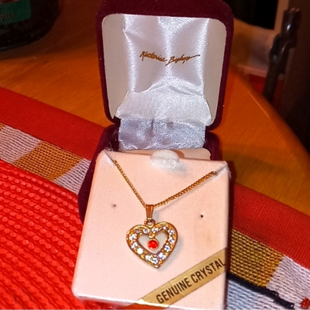 Vintage 80's,Sparkly,Genuine Crystal,Heart Shaped,Necklace/ Sparkly Red Center❤️